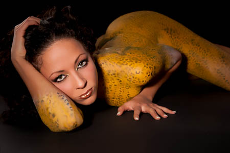 Model mit Bodypainting und MakeUp